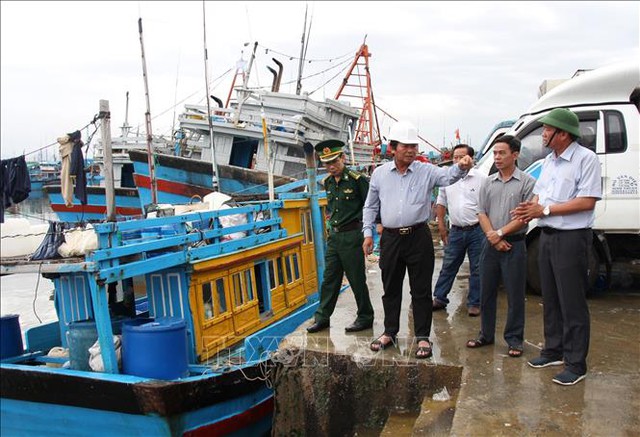 Đoàn công tác UBND tỉnh Ninh Thuận đi kiểm tra tình hình ứng phó với bão 