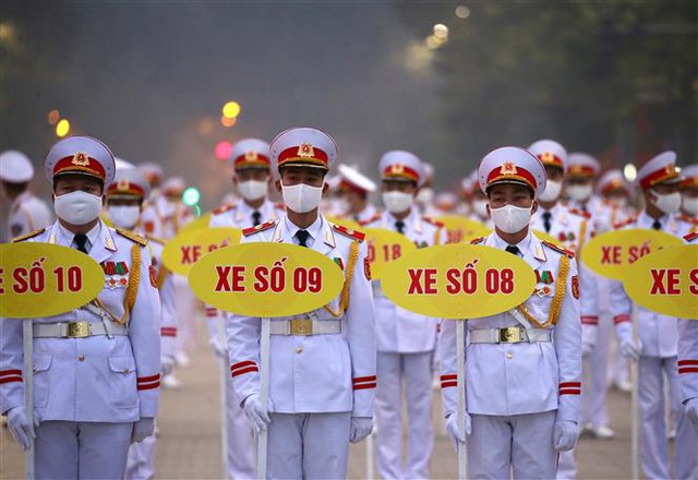 Trong ảnh: Lực lượng Quân đội tổng duyệt nội dung đưa các đoàn đại biểu vào Lăng viếng Chủ tịch Hồ Chí Minh. Ảnh: Dương Giang - TTXVN