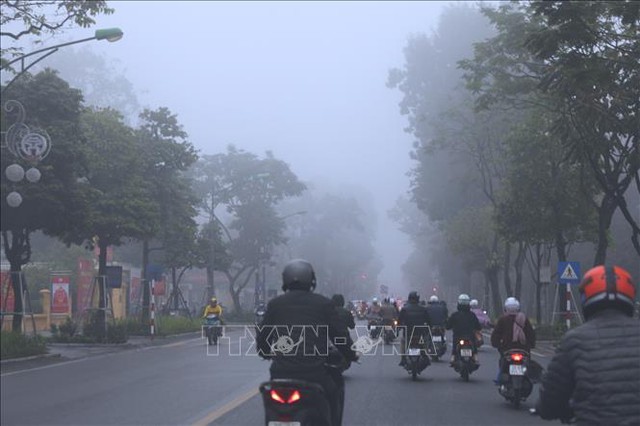 Hà Nội mù sương do không khí ô nhiễm nặng