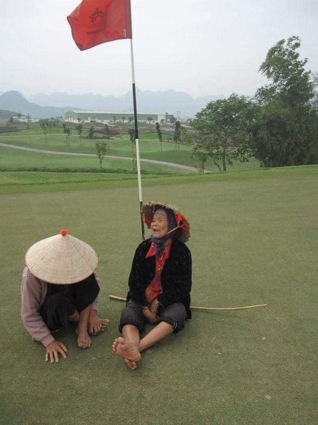 GOLF, GOLFER, CHÂN DÀI VÀ ĐẠI GIA, chơi golf, ai chơi golf, chơi golf làm gì, chân dài chơi golf, đại gia chơi golf, chân dài và đại gia chơi golf, môn thể thao golf