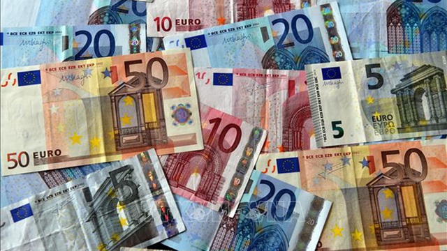 Đồng Euro, đồng Euro xuống thấp trong 20 năm, đồng Euro bằng Usd