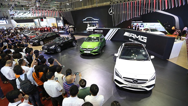 Gian hàng của Mercedes-Benz luôn nhận được nhiều sự quan tâm của khách tham quan.