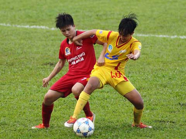 Phong Phú Hà Nam (đỏ) của Tuyết Dung tạm thời lấy ngôi đầu bảng sau lượt trận sớm vòng 7 chiều 31/5. Ảnh: Quang Phương