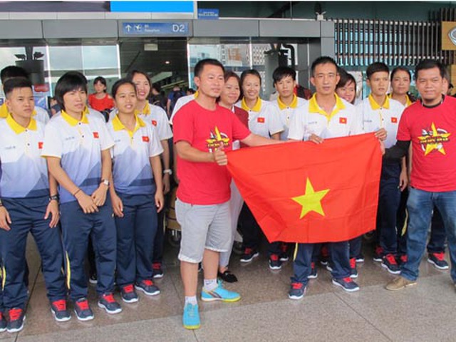 HLV Trương Quốc Tuấn đang dẫn dắt đội tuyển futsal nữ Việt Nam chuẩn bị tham dự giải châu Á tại Thái Lan