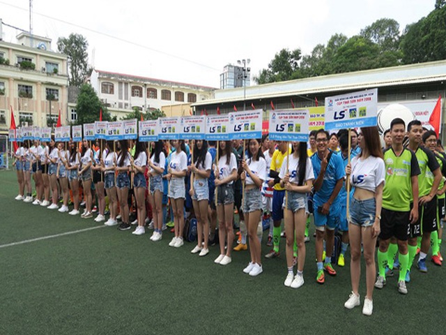 Các đội bóng dự lễ khai mạc giải đấu tranh Cúp Thái Sơn Nam 2018. Ảnh: Anh Tứng