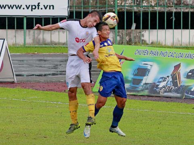 Đồng Tháp (vàng) nuôi hy vọng lên chuyên sau trận thắng Đắk Lắk vòng 15. Ảnh: Dương Thu