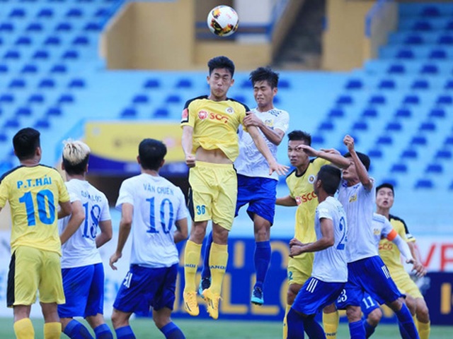 Hà Nội B (vàng) có thể sẽ cán đích thứ 2 mùa này để có vé dự trận play-off. Ảnh: VPF