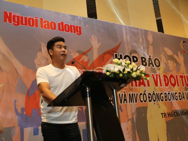 Rời sân cỏ, Việt Thắng rất ủng hộ ý tưởng có bài hát cổ vũ đội tuyển. Ảnh: Quang Liêm