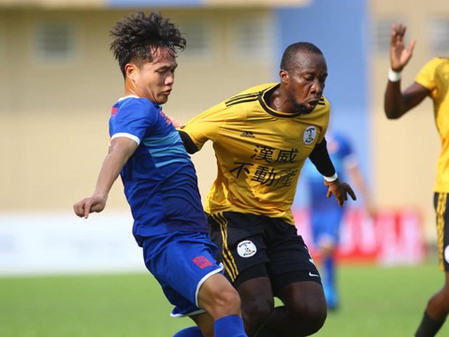 Thanh Trung đã giúp Quảng Nam có 3 điểm trước đối thủ khó chịu African Team Việt Nam chiều 17/1. Ảnh: Đình Viên