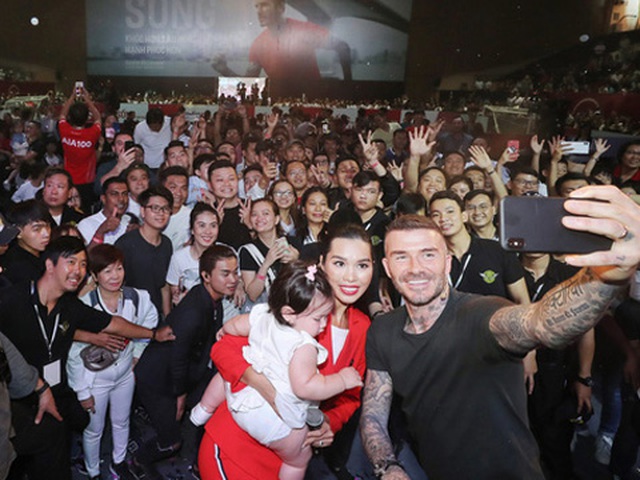 Beckham giao lưu CĐV tại TPHCM. Ảnh: Quang Liêm