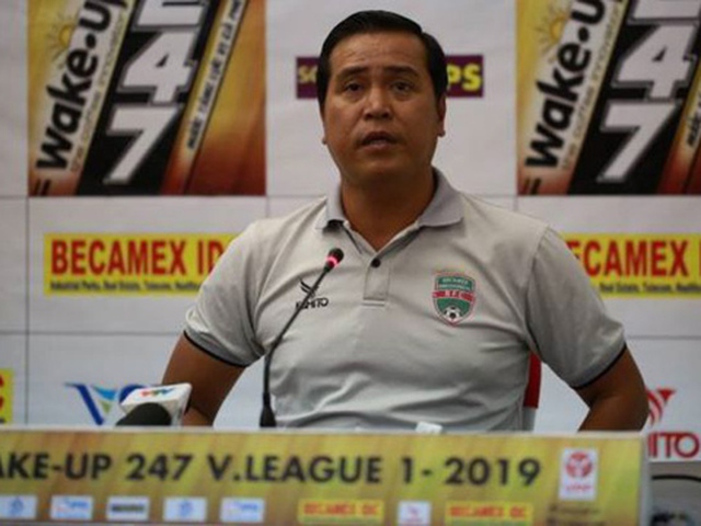 HLV Thanh Sơn thở phào nhẹ nhõm khi đội nhà tạm chặn đứng chuỗi ngày đen tối ở V-League. Ảnh: VPF
