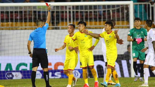 bóng đá, bóng đá Việt Nam, bóng đá hôm nay, SLNA, TP.HCM, Lee Nguyễn, Ngô Duy Lân, trọng tài, vòng 2 V-League 2021, bảng xếp hạng vòng 2 V-League 2021