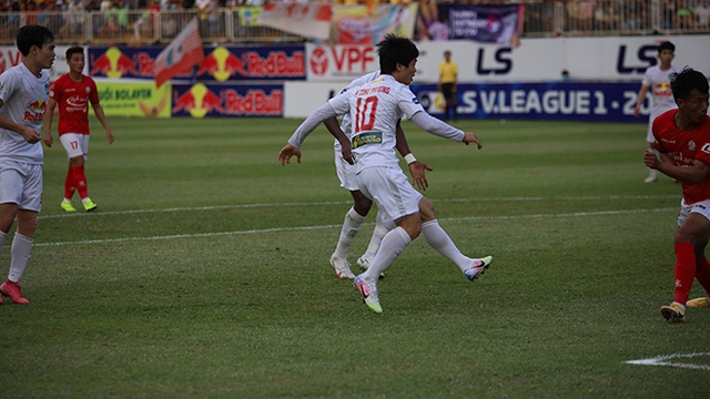 HAGL 3-0 TPHCM, video bàn thắng HAGL 3-0 TPHCM, Công Phượng, HAGL, Kiatisuk, bầu Đức, V-League, kết quả vòng 6 V-League, BXH V-League, Văn Toàn