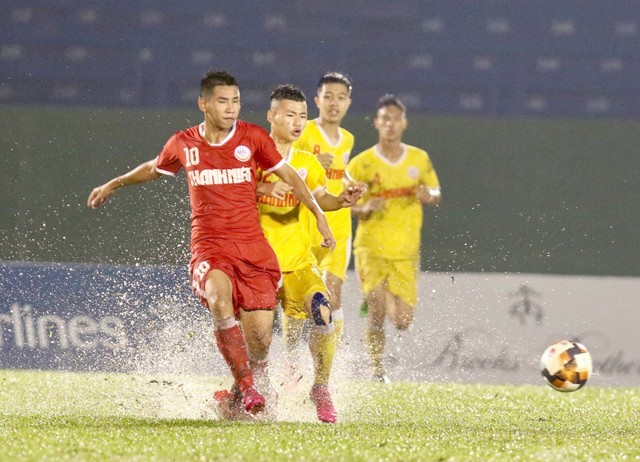 Hà Nội FC của bầu Hiển tiếp tục đón tin buồn khi đội U19 bị loại khỏi VCK U19 QG 2021. Ảnh: Khả Hoà