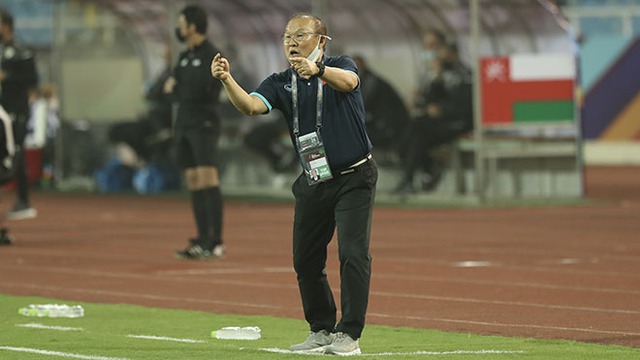 HLV Park Hang Seo cần sự tập trung của hàng thủ để bảo vệ HCV SEA Games 31 trên sân nhà sắp tới. Ảnh: Hoàng Linh
