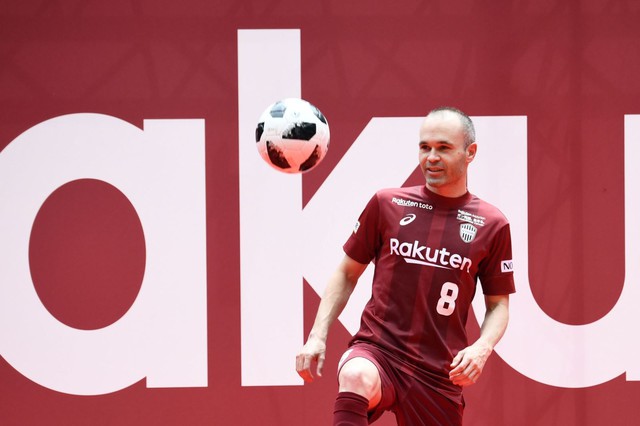 Iniesta vẫn đẳng cấp ở tuổi 37. Ảnh: VK