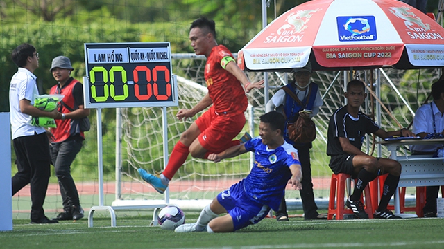 Quang Hùng (đỏ) giúp Quốc An Quốc Michel vươn lên dẫn đầu giải sau lượt 1. Ảnh: VF