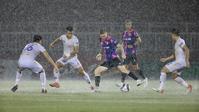 Hà Nội FC vẫn duy trì được cách biệt khá an toàn với nhóm bám đuổi sau trận hoà quý giá trước Sài Gòn FC mới đây. Ảnh: VPF