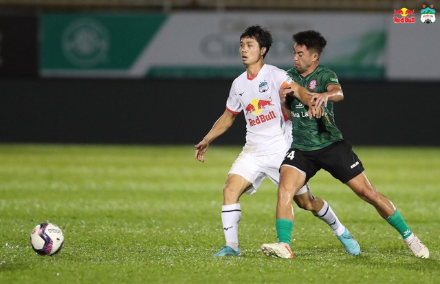 Lee Nguyễn khó cản Văn Quyết và Hà Nội FC