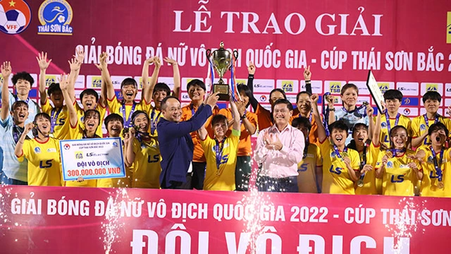 HLV Đoàn Thị Kim Chi giúp TPHCM 1 đi vào lịch sử bóng đá Việt Nam