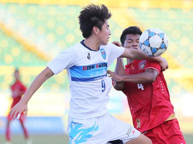 U21 Yokohama (áo trắng) là đội đầu tiên vào chung kết giải năm nay sau 3 trận thắng tuyệt đối. Ảnh: Anh Lập