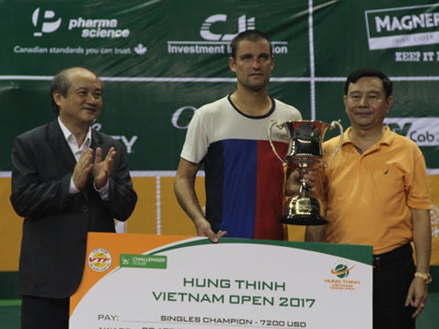 Tay vợt người Nga nhận 7200 USD tiền thưởng và 90 điểm ATP. Ảnh: V.H
