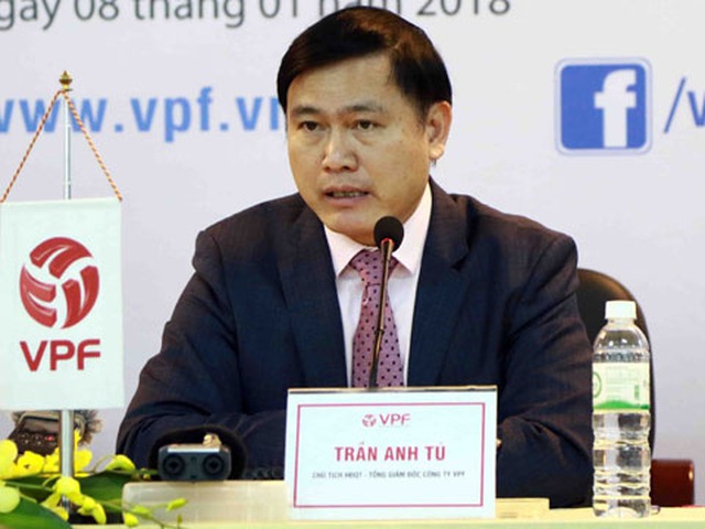 Chủ tịch VPF Trần Anh Tú công bố thưởng 500 triệu đồng cho U23 Việt Nam. Ảnh: VPF