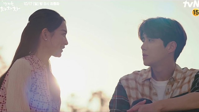 Hye Jin cầu hôn Doo Shik trong tập cuối 'Hometown Cha-Cha-Cha'