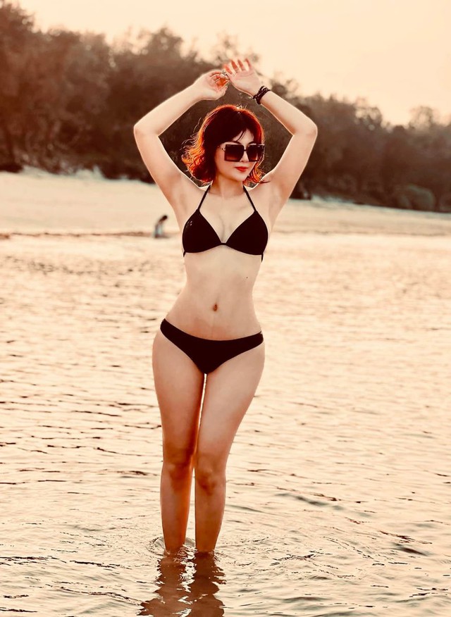 Mỹ nhân VFC diện bikini, Huyền Lizzie, Quỳnh Nga, Phương Oanh, ảnh bikini, Huyền Lizzie ảnh bikini, Quỳnh Nga ảnh bikini, Phương Oanh ảnh bikini, ảnh bikini Khả Ngân