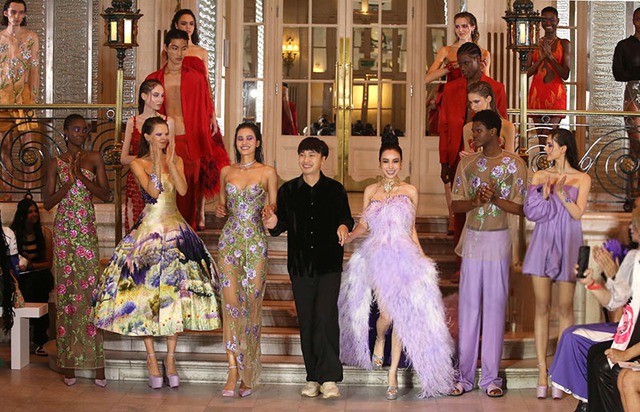 NTK Trần Hùng, London Fashion Week 2022, TikTok, Hương Ly, Hoàng Dung, Tuần lễ thời trang London 