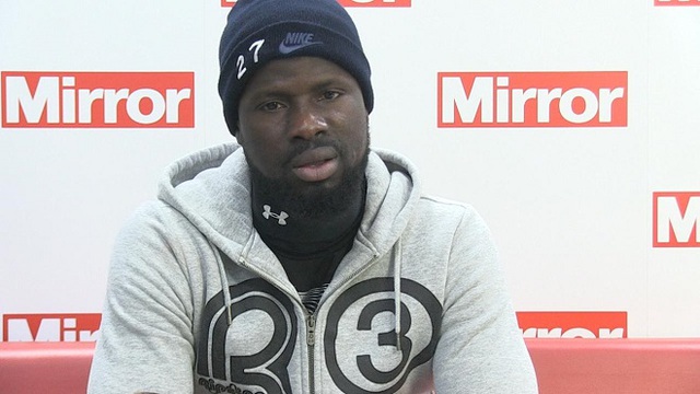 Emmanuel Eboue không có nổi điện thoại để cầu cứu sự giúp đỡ của Arsenal