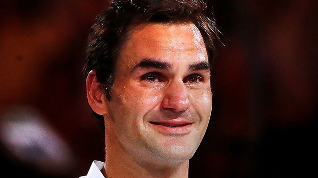 Khoảnh khắc Roger Federer đổ lệ khi giành Grand Slam thứ 20 ở tuổi 36