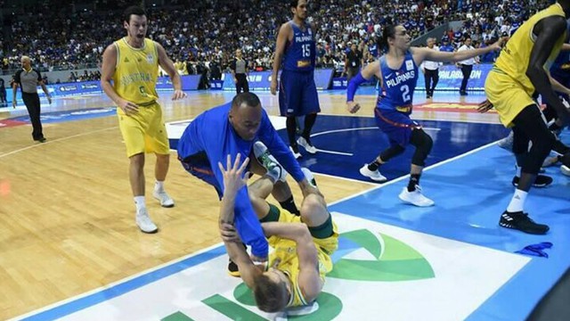 bóng rổ, 10 cầu thủ bóng rổ Philippines bị phạt nặng, cầu thủ bóng rổ Philippines và Australia đánh nhau, FIBA, cầu thủ bóng rổ Philippines và Australia ẩu đả