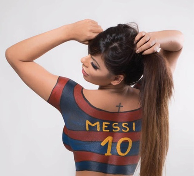  Hoa hậu siêu vòng 3 lại 'khoe thân' sau khi được Messi bỏ chặn trên mạng xã hội