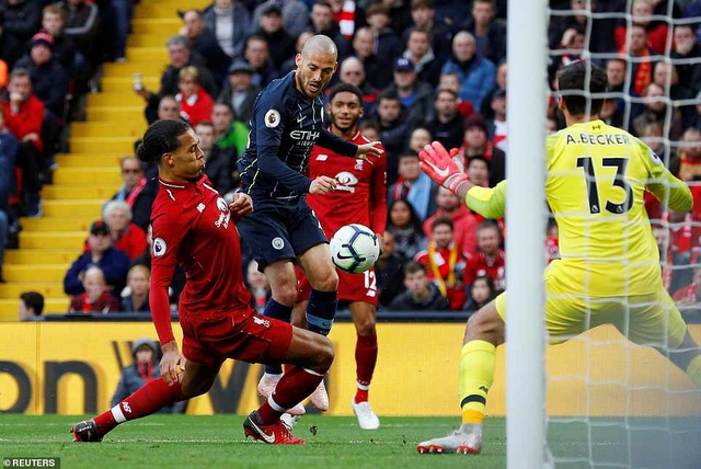 ĐIỂM NHẤN Liverpool 0-0 Man City: Mahrez đá hỏng 11m. Liverpool phả hơi nóng vào Man City