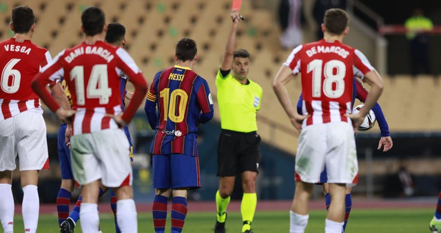 Messi, Messi nhận thẻ đỏ đầu tiên, Barcelona vs Bilbao, Siêu cúp Tây Ban Nha, Lionel Messi, Messi nhận thẻ đỏ, Messi đánh nguội, Barcelona, kết quả siêu cúp Tây Ban Nha