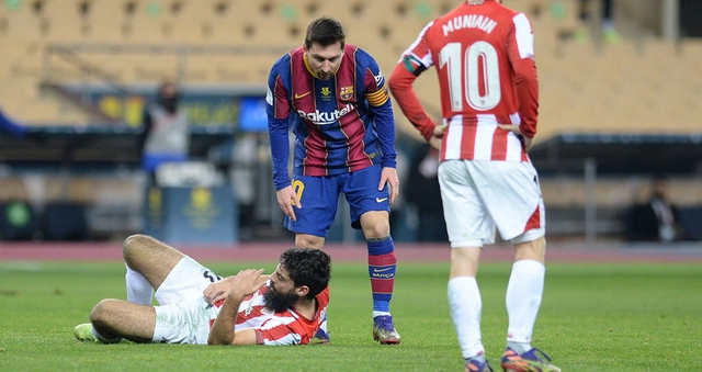 Messi, Messi nhận thẻ đỏ đầu tiên, Barcelona vs Bilbao, Siêu cúp Tây Ban Nha, Lionel Messi, Messi nhận thẻ đỏ, Messi đánh nguội, Barcelona, kết quả siêu cúp Tây Ban Nha