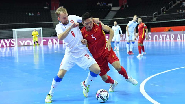 CĐV đau tim với 4 phút cuối rồi vỡ òa khi tuyển futsal Việt Nam đi tiếp