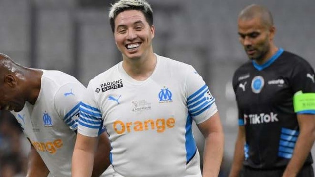 Giao hữu từ thiện: Nasri để lộ thân hình thừa cân, Drogba tiếp tục ám ảnh Wenger