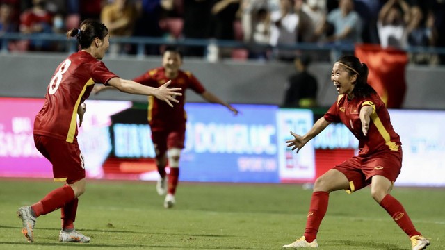 Tuyển nữ Việt Nam nhận 700 triệu tiền thưởng sau trận thắng Philippines 