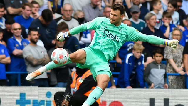 Bóng đá hôm nay 23/6: Ronaldo gửi 'chiến thư' cho U19 Việt Nam. MU nhắm thủ môn Watford