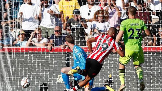 Brentford 4-0 MU: De Gea mắc sai lầm khó tin, HLV Ten Hag xác lập kỷ lục tồi tệ 