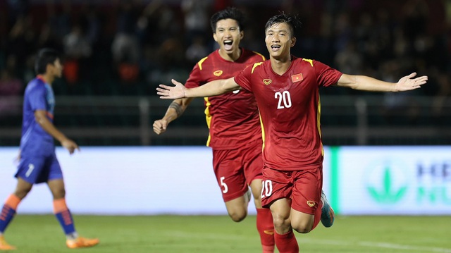 Đội tuyển Việt Nam nhận mưa lời khen khi thắng cả Trung Quốc và Ấn Độ