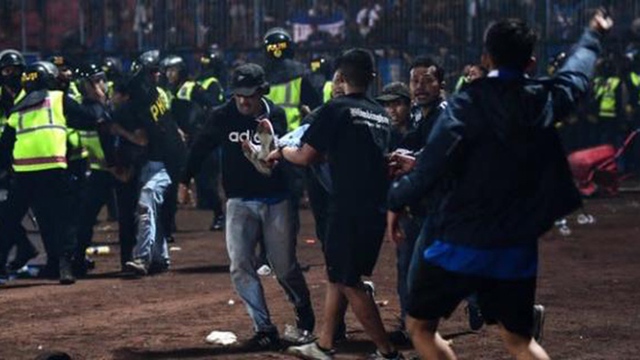 Nạn nhân vụ bạo loạn ở SVĐ Indonesia tiết lộ sự thật về tấn thảm kịch