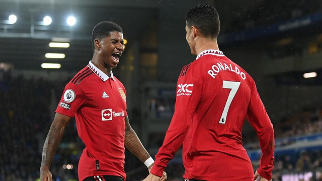 Everton 1-2 MU: Ronaldo cán mốc 700 bàn, Antony lại nổ súng, MU ngược dòng