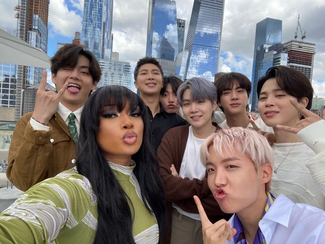 BTS, BTS tin tức, BTS thành viên, Kpop, ARMY, Megan Thee Stallion, BTS idol, AMA 2021, American Music Awards, BTS youtube, BTS profile, BTS weverse, BTS twitter