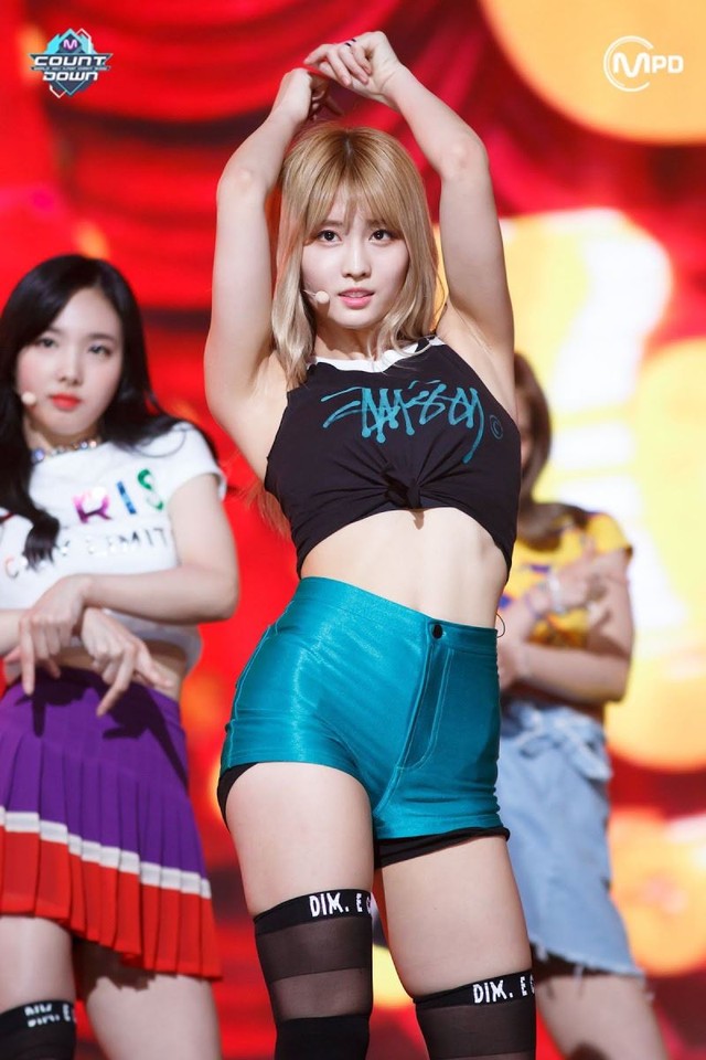 Twice, Twice tin tức, Twice thành viên, Kpop, Momo, Momo Twice, Twice Momo, Twice body, twice gợi cảm, twice quyến rũ, twice xinh đẹp, twice outfit