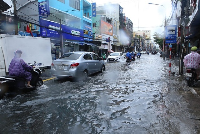 Bão số 6, Trung Bộ, Miền Trung, Huế, Đà Nẵng, Kon Tum, Hà Nội, mưa lũ