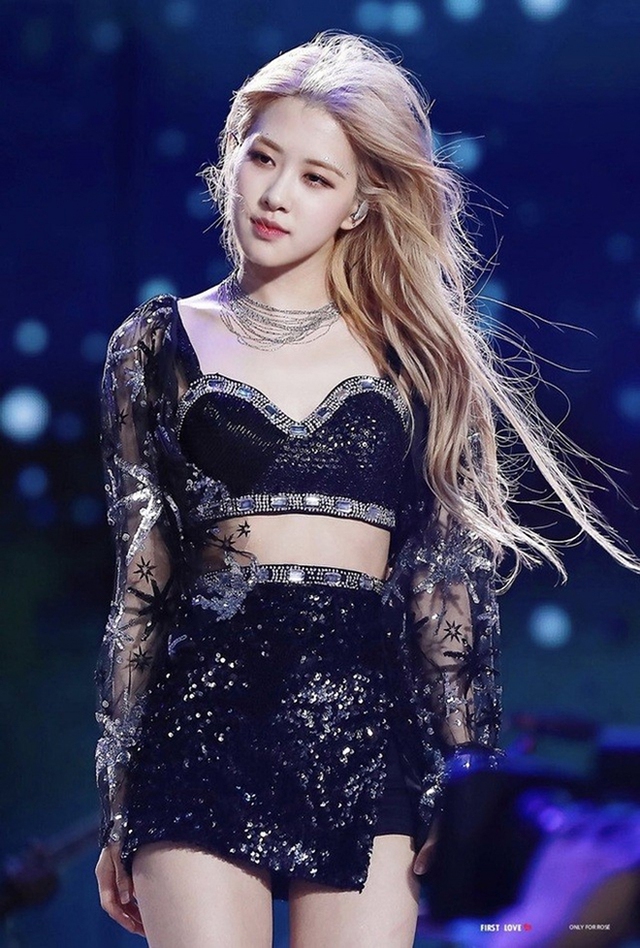 Blackpink, Rosé, Eo con kiến của Rosé, Chân thon dài của Rosé, Set đồ của Rosé