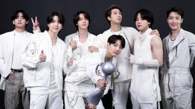 BTS không hề ‘mắc bệnh người nổi tiếng’, khẳng định chắc nịch của một cộng sự cũ